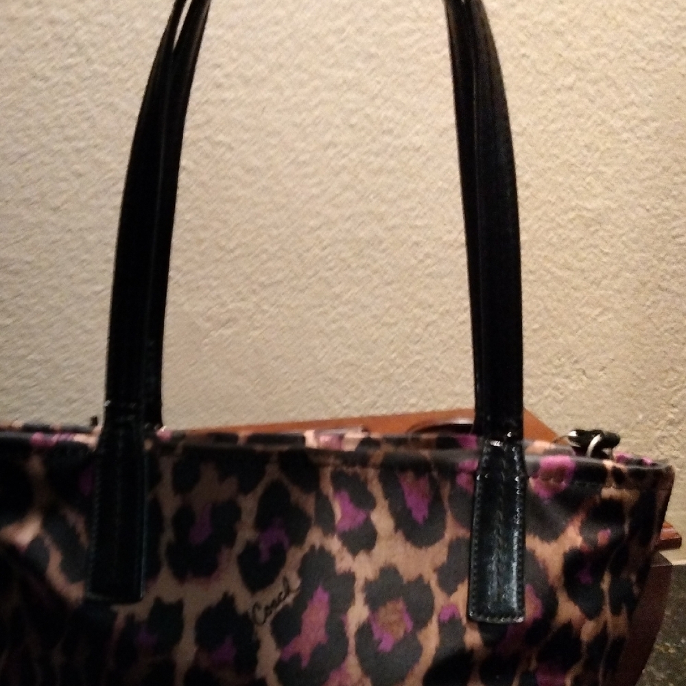 Coach Purple and Black Shoulder Bag with Structured Silhouette - Picture 8 of 16